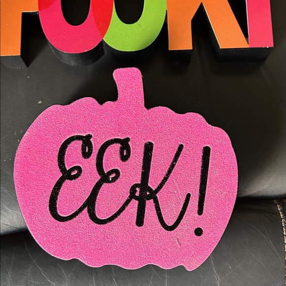 Vibrant 'Spooky' and 'EEK!' Halloween Sign Set - Picture 3 of 8